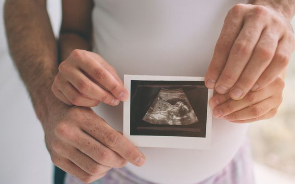 Ai rămas însărcinată? Vezi ce presupune prima vizită prenatală la medicul ginecolog